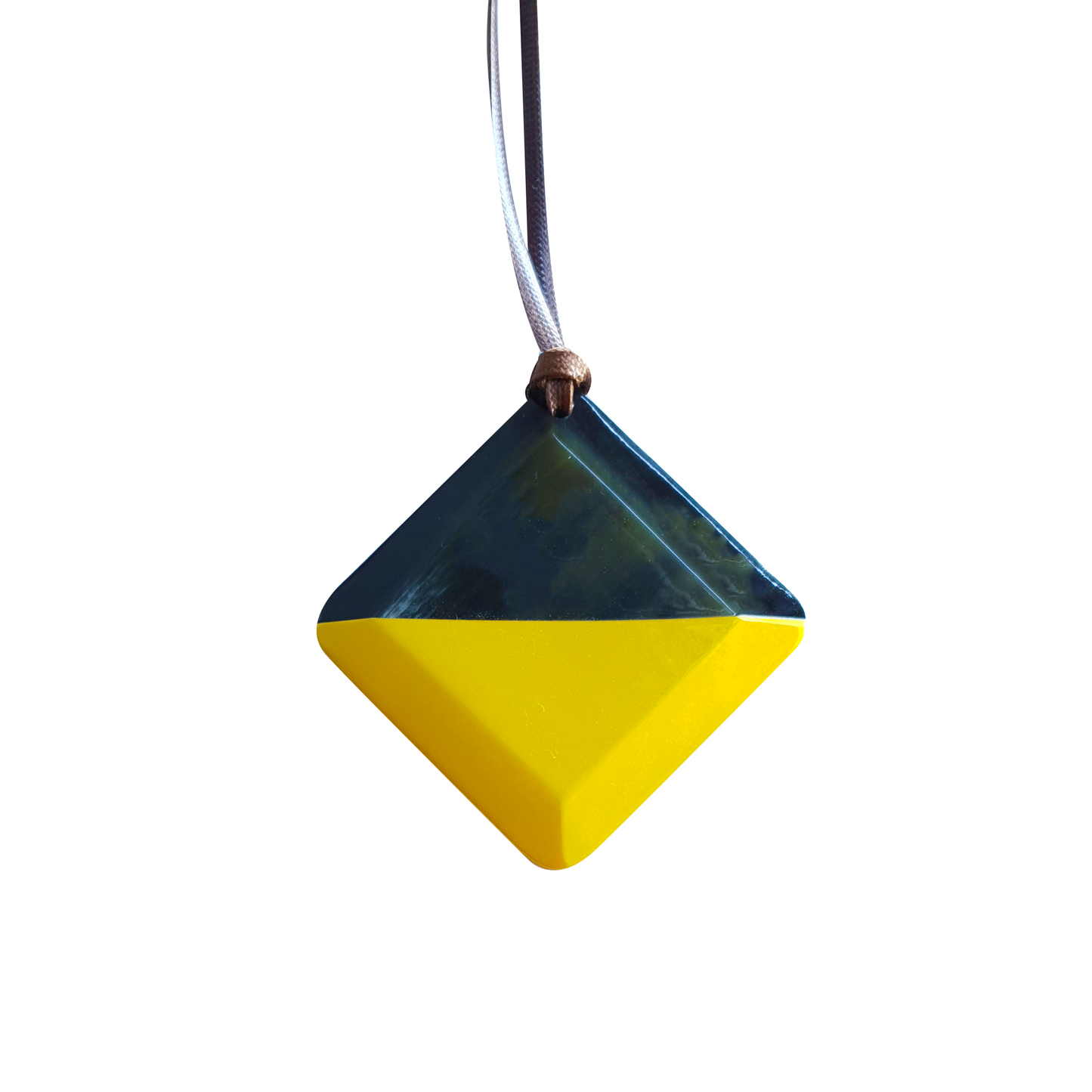 diamond-shaped horn pendant is designed with the top half of natural buffalo horn and the bottom half is painted yellow in natural light