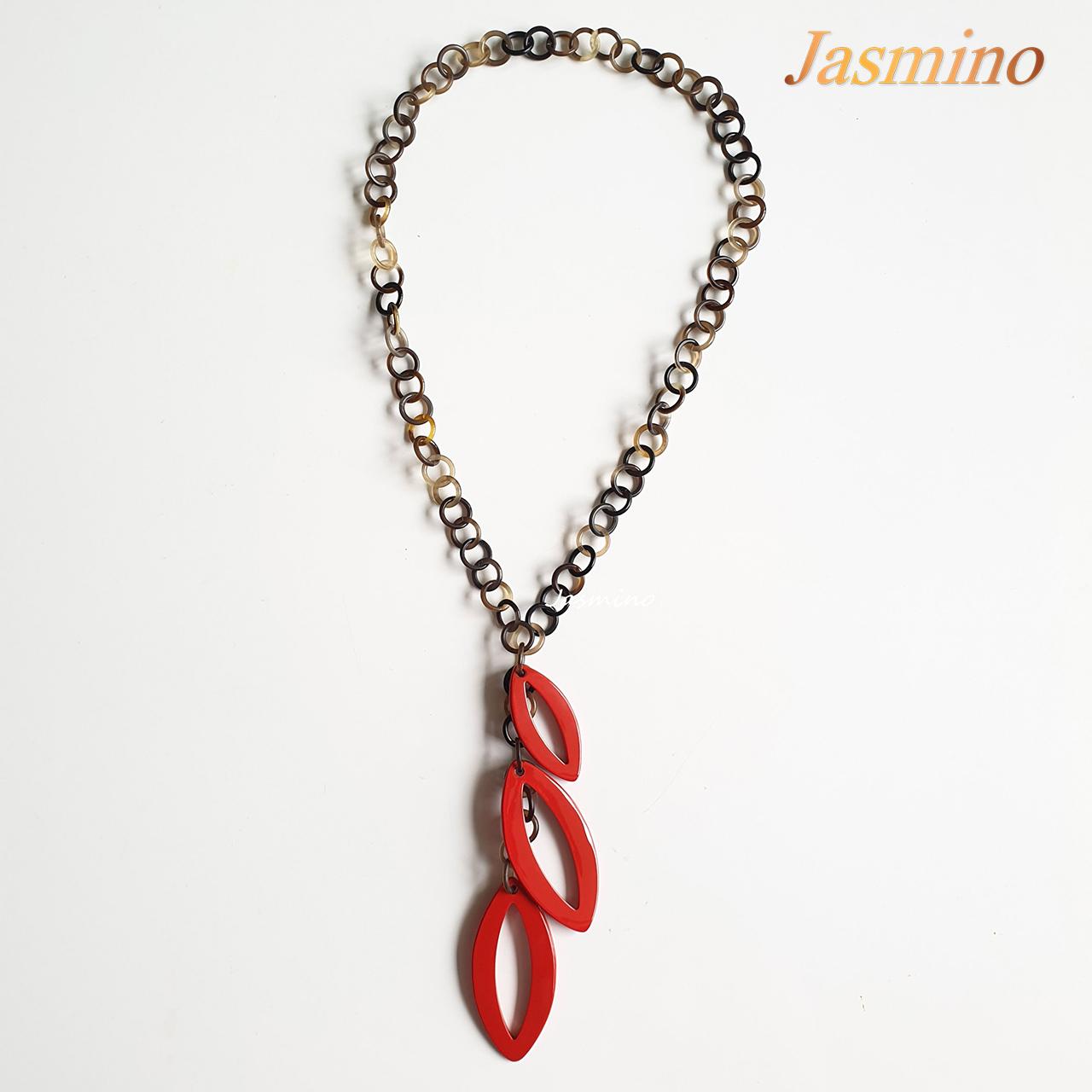 The highlight of this necklace is three large leaf-shaped horns painted in flame scarlet, an impressive Christmas gift for your friend